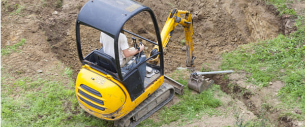 découvrez les meilleures pratiques pour l'utilisation d'une mini pelle : conseils, techniques et astuces pour maximiser votre efficacité sur les chantiers tout en garantissant la sécurité. apprenez à manœuvrer cet équipement polyvalent dans divers travaux de terrassement, de jardinage et de construction.